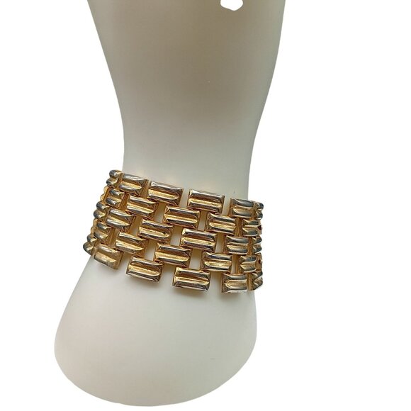 Vintage Gold-tone Panther Link Bracelet Wide Bold Cuff  Vintage Gold-Tone Panther Link Bracelet Wide Bold Cuff Design with Double Clasp